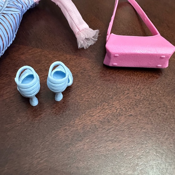 Wicked Glinda Shiz University Mattel Doll Outfit Pink Dress Butterflies Acces - Picture 10 of 10